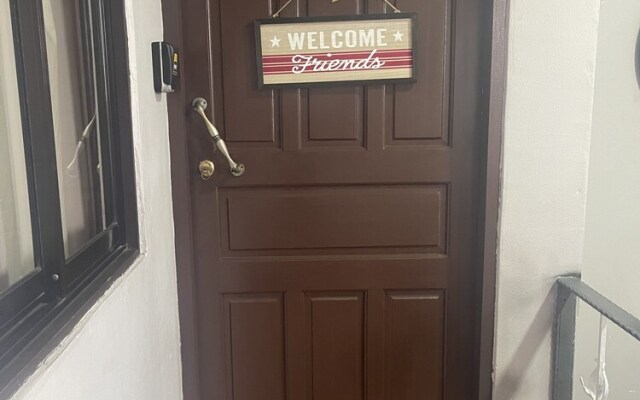 Luxurious Central Apt / 5 min from the Airport