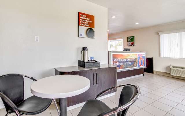 Motel 6 Waco, TX - Lacy Lakeview