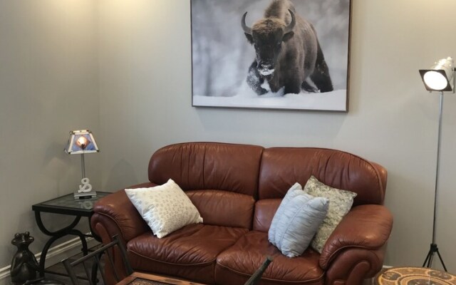Esther's Place-Carleton Place Downtn Apartment