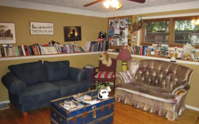 The Beez Kneez Bakpakers