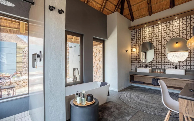 Tuningi Safari Lodge