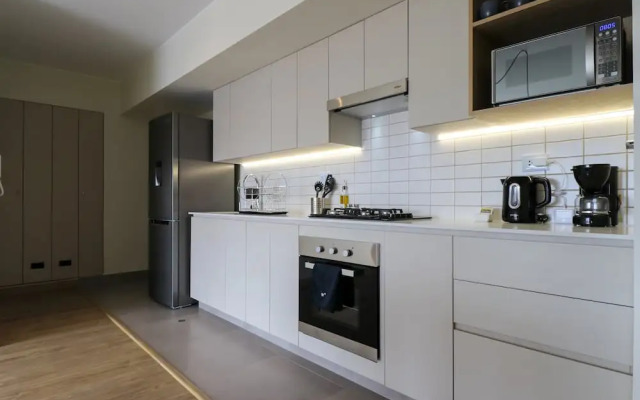 w Spectacular 2BR With Balcony in Miraflores
