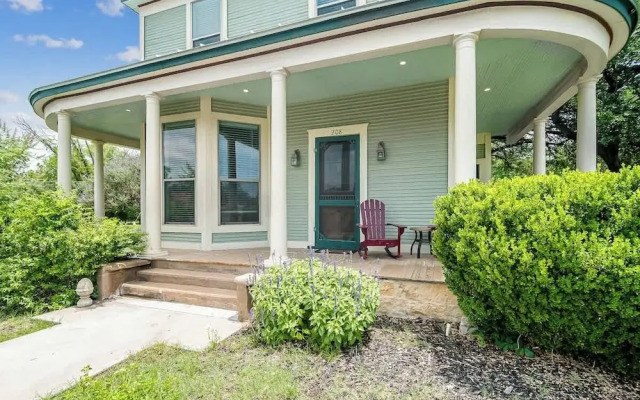 Prime Location-walk to Food, Bars and Wineries!