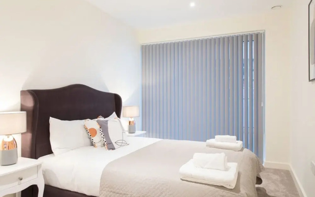 Amazing 2BR Flat Near London City Airport