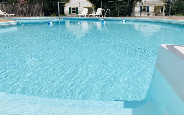 Green Gables Bungalow Court