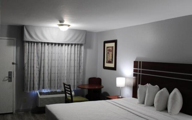 Rancho San Diego Inn & Suites