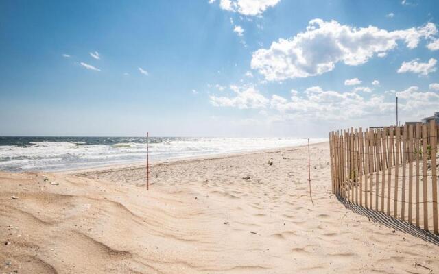 Beach Barracks by Oak Island Accommodations