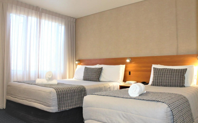 Ventura Inn & Suites Hamilton – Guest Rooms – Hamilton