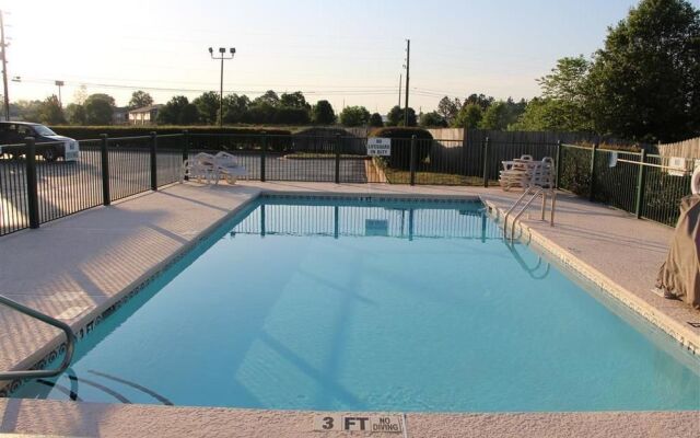 Baymont by Wyndham Commerce GA Near Tanger Outlets Mall