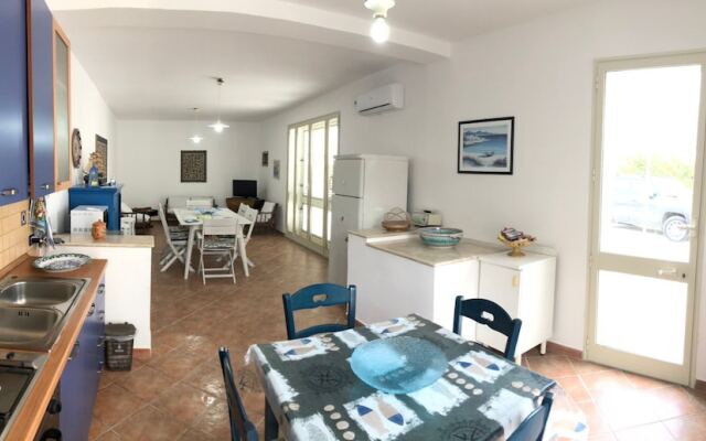 Villa a few Steps From the sea