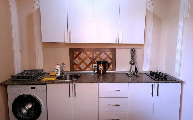 Grayhouse Elia Apartment