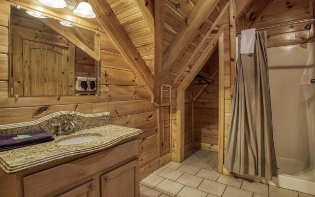 Serenity Mountain Pool Lodge - Nine Bedroom Cabin