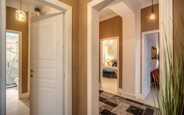 AwesHome White Mirror Apartment&Terrace