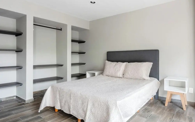 Modern Flat by Polanco Balcony Pet Friendly