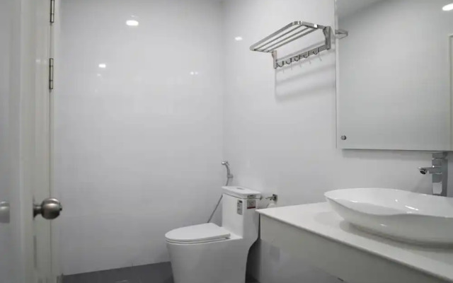 Apple Hotel Three