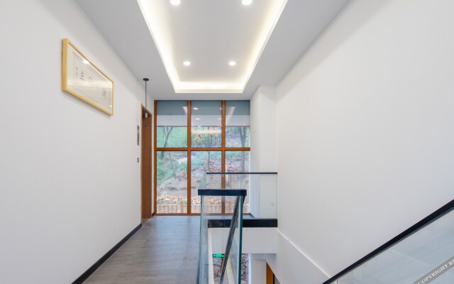 Floral Hotel·Nanjing Youjianshan Homestay (Ginkgo Lake)