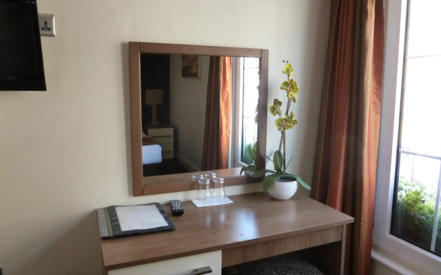 White Lady Hotel