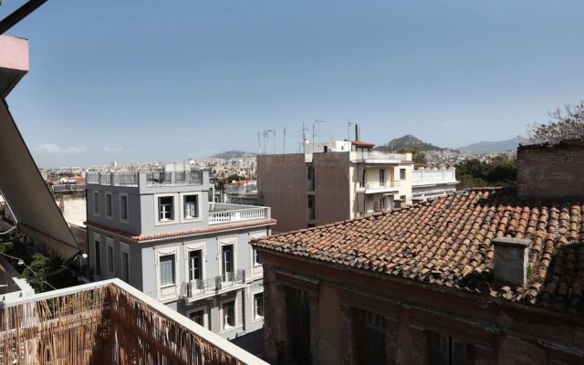 Romantic Apt with Penthouse & Acropolis View