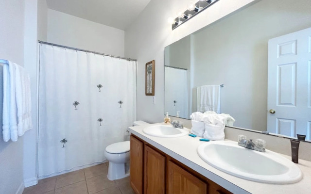 1132 Two En Suites, Davenport, US