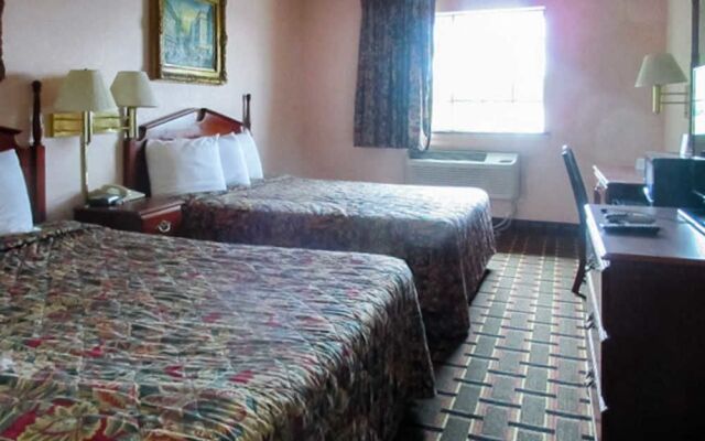 Econo Lodge Inn & Suites