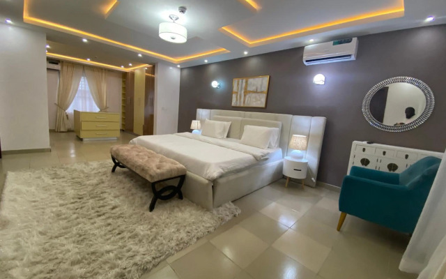 Shortlethomes - 5 Star Short let Apartment in Ikate