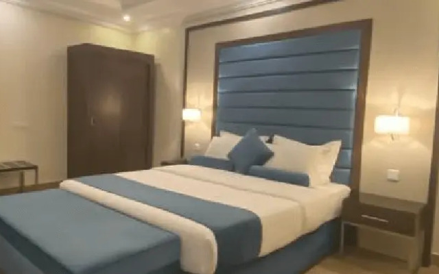 The Palace Hotel Suites 4