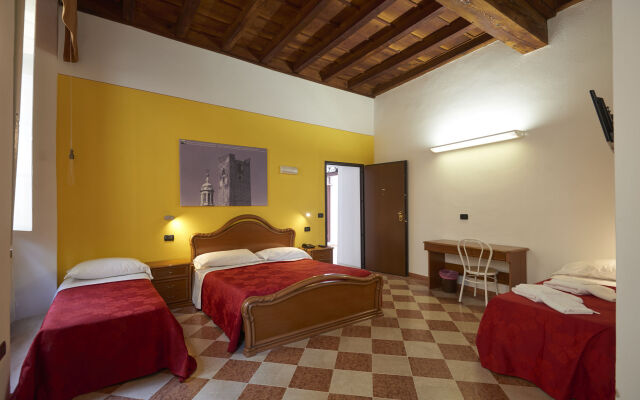 Residenza Ca' Tazzoli , Mantegna Hotels