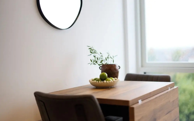 Streatham Hill Modern Flat with Balcony