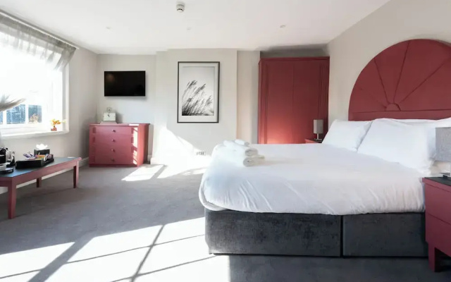 Poets 24 Apartments