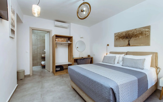 Deluxe Hotel