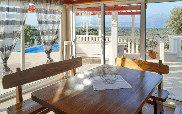 Three-Bedroom Holiday home with Sea View in Praznica