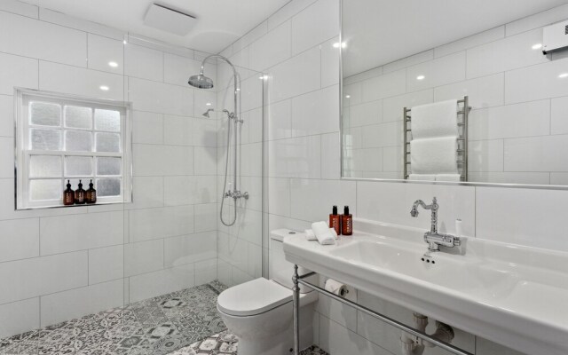 Lythgo's Row Colonial Cottages