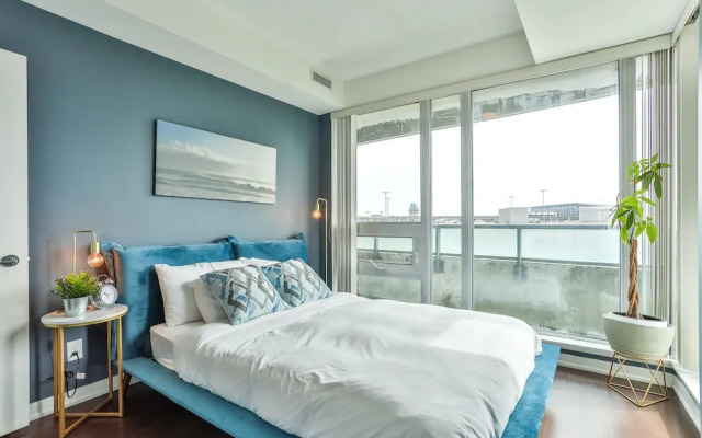 Liberty Village Condo w Parking