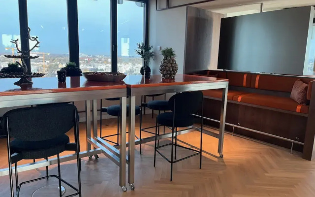 The Zipper Hotel & Apartments