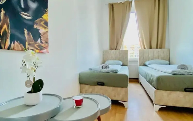 Rooms in Cozy 4BR Shared Apt Central