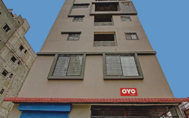 Oyo Flagship 93292 Hotel White House
