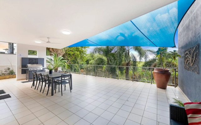 Zen Saltwater Retreat Balcony Pool Seaview