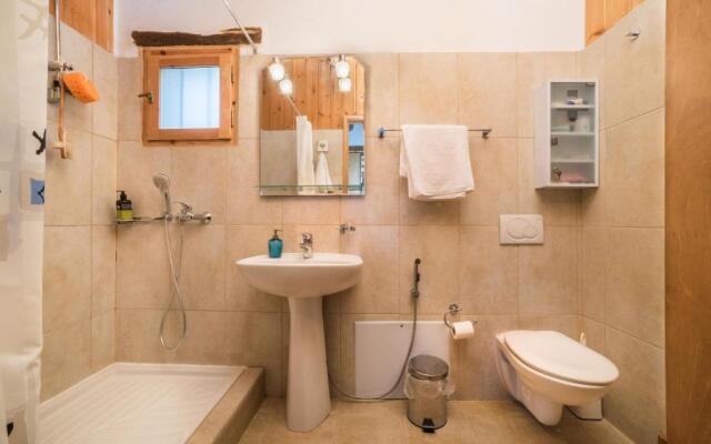 ARADENA TRADITIONAL House 1