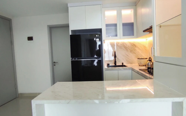 Modern And Comfortable Living At 2Br Grand Sungkono Lagoon Apartment – Guest Rooms – Surabaya