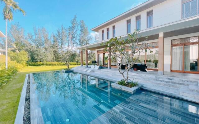 The Ocean Luxury Villas by Danatrip