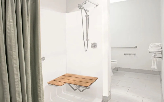 Microtel Inn & Suites by Wyndham Janesville