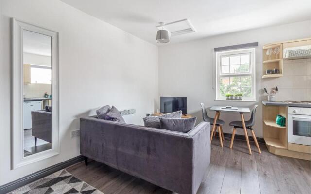 Studio Apartment in Worcester City Centre!