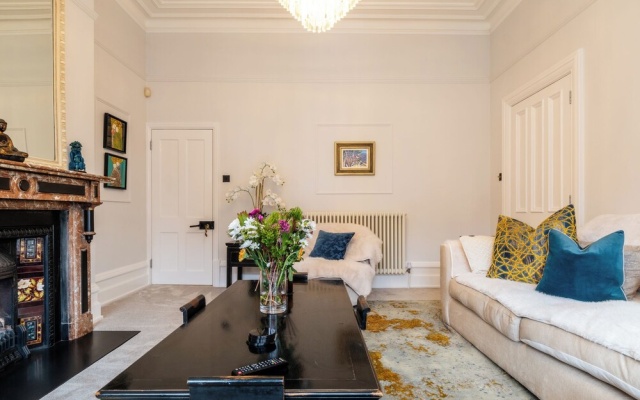 Beautiful 5 Bedroom Home in Evesham