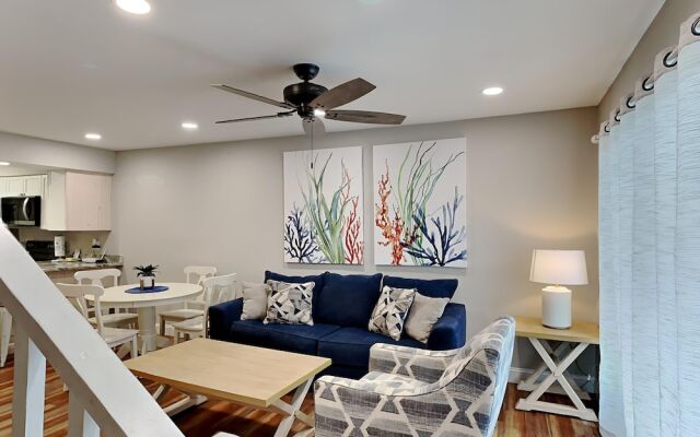 Commodore's Landing #214 - Stay Salty