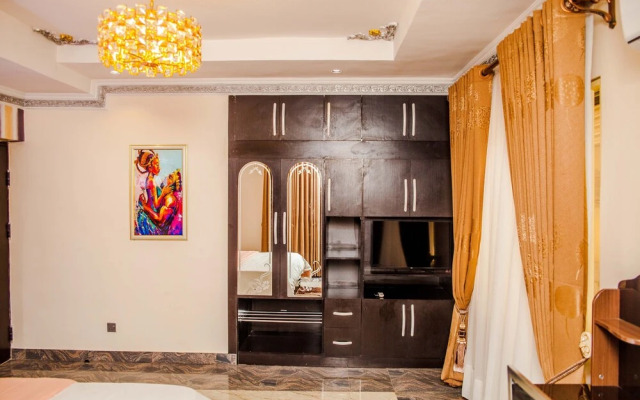 Tobby Royal Suites