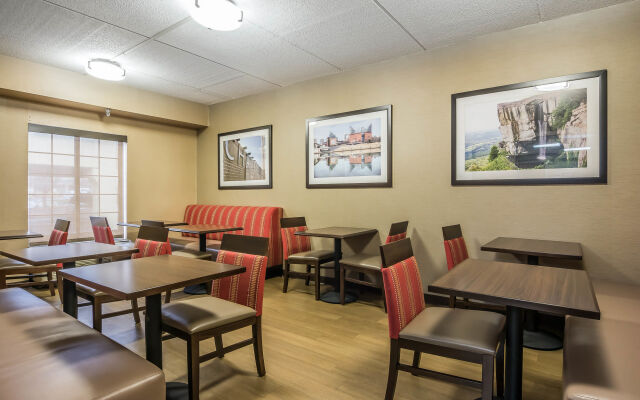 Comfort Inn & Suites Hamilton Place