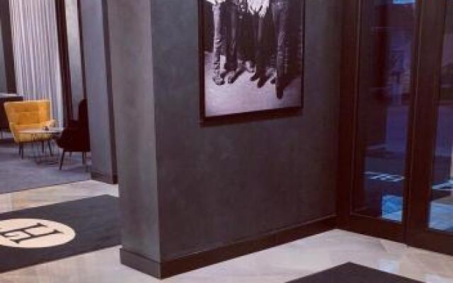 Paint It Black Hotel