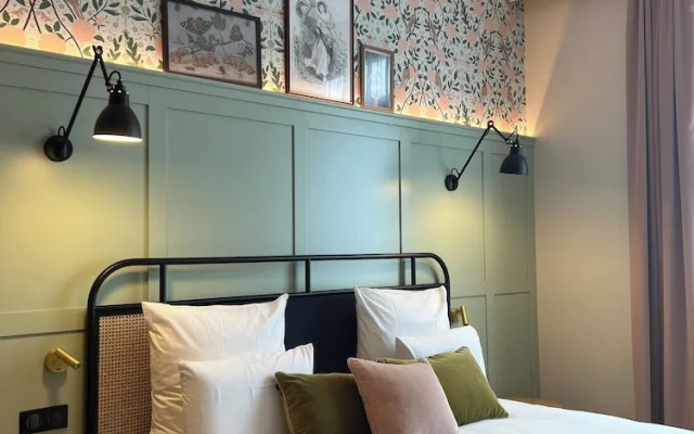 Square Lodge Hotel La Roche Sur Yon - Handwritten Collection