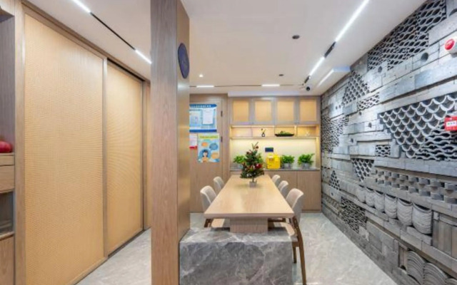 Super 8 (Beijing Qianmen East Street)