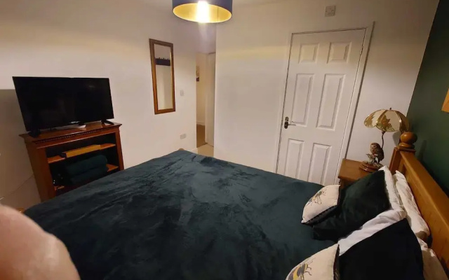 Lovely Rooms in a Quiet Place of Woking